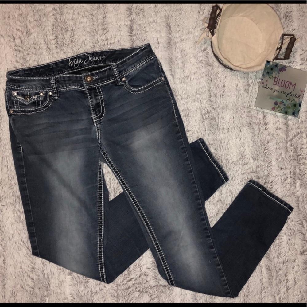 ‼️SALE‼️ Ariya Jeans Size 7/8 🌸
